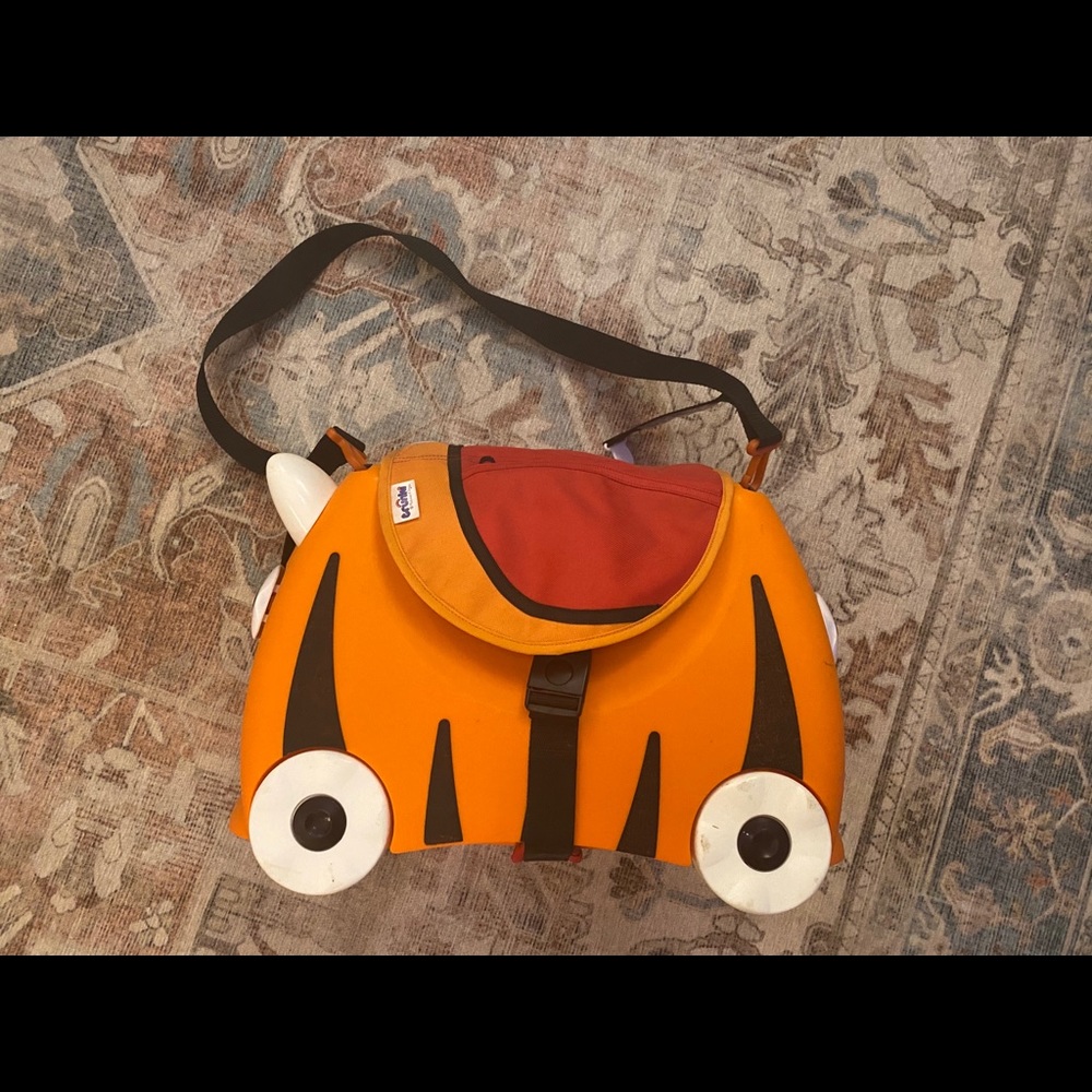 Melissa & Doug TRUNKI suitcase with topper/saddle